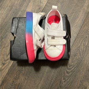 Toddler Converse with rainbow sole, size 7